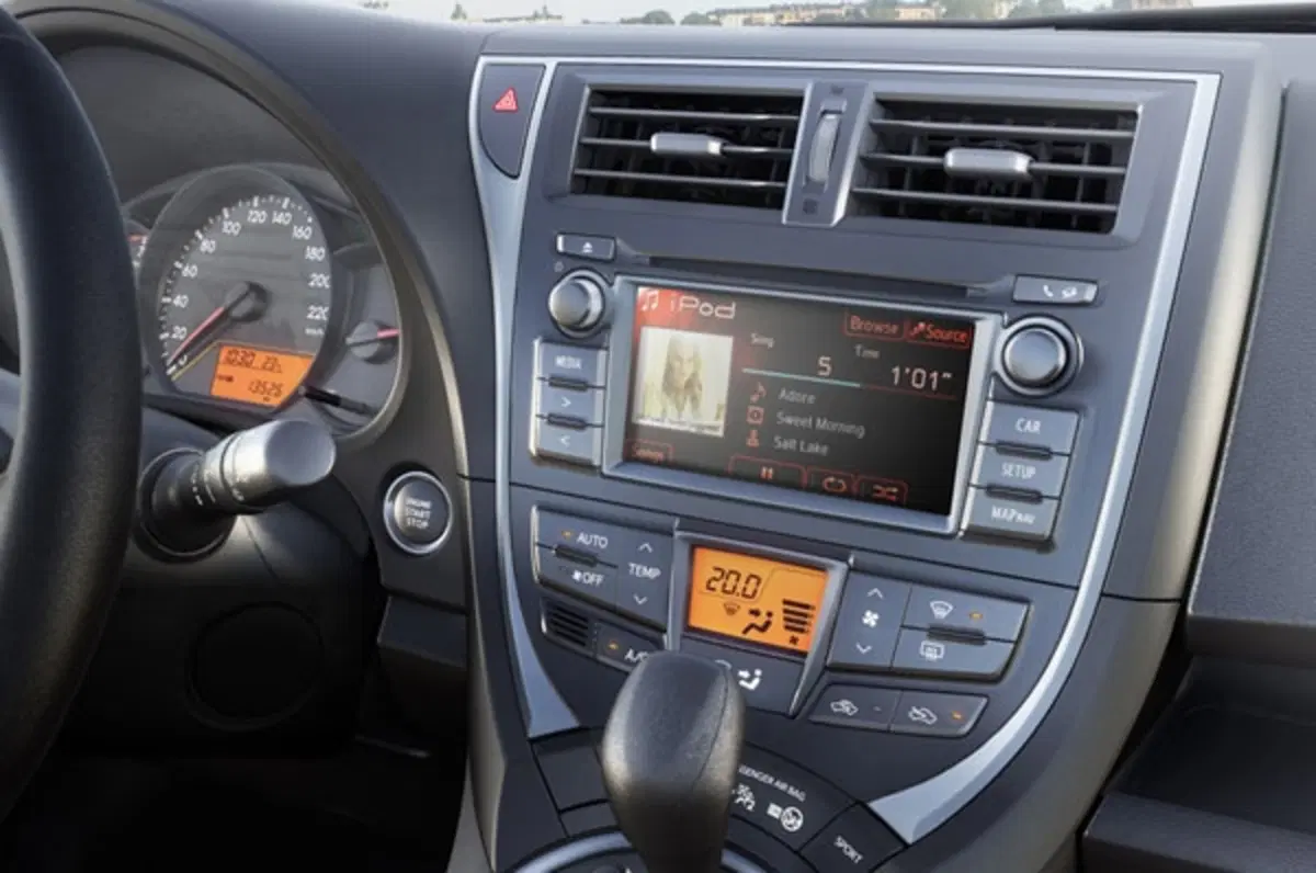 Toyota Verso-S (15)