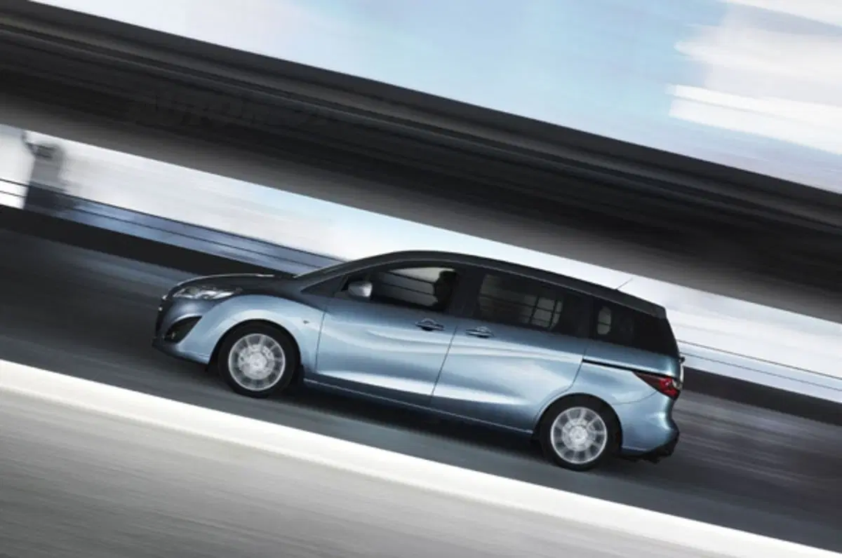 Nuova Mazda 5: da 19.650 euro (2)