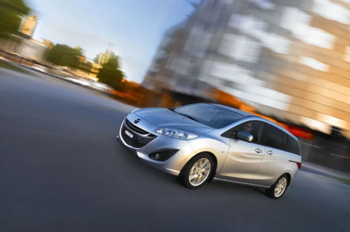 Nuova Mazda 5: da 19.650 euro (9)