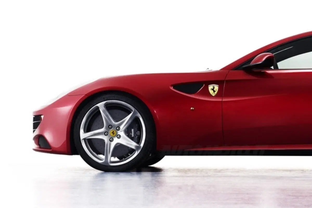 Ferrari FF (4)