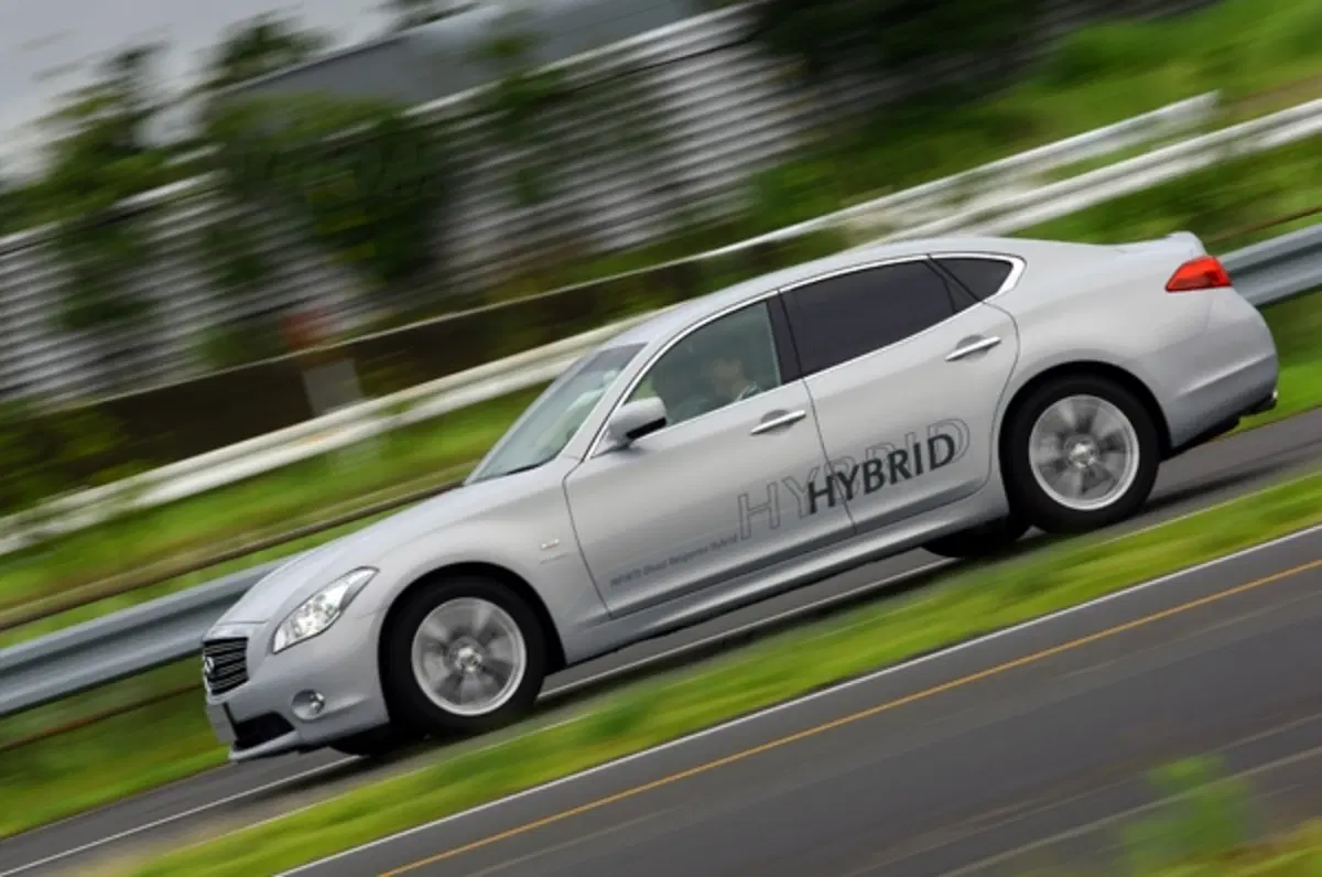 Infiniti M35h (3)