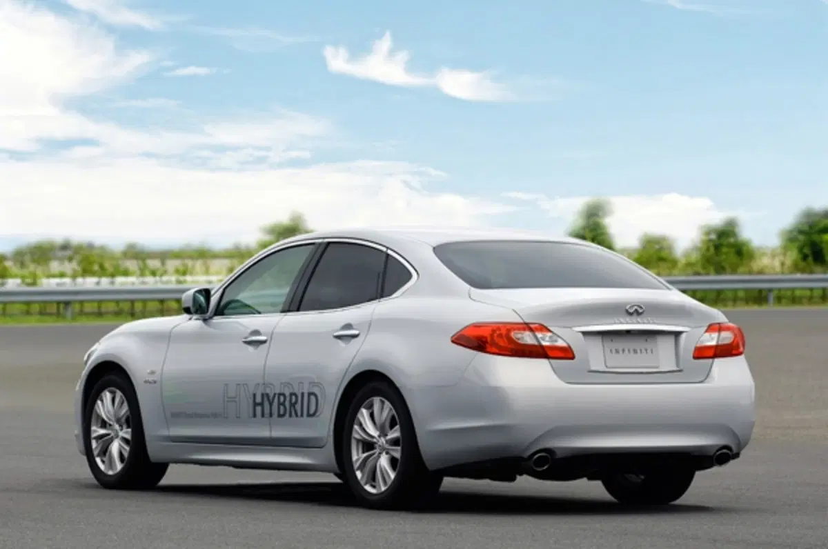 Infiniti M35h (6)