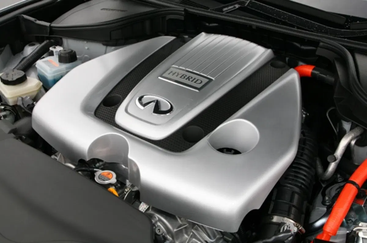 Infiniti M35h (9)