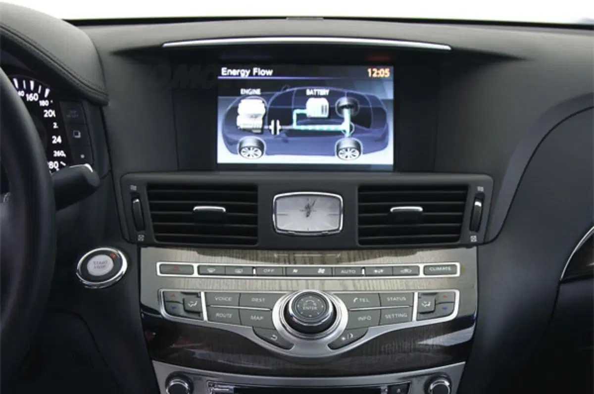 Infiniti M35h (12)
