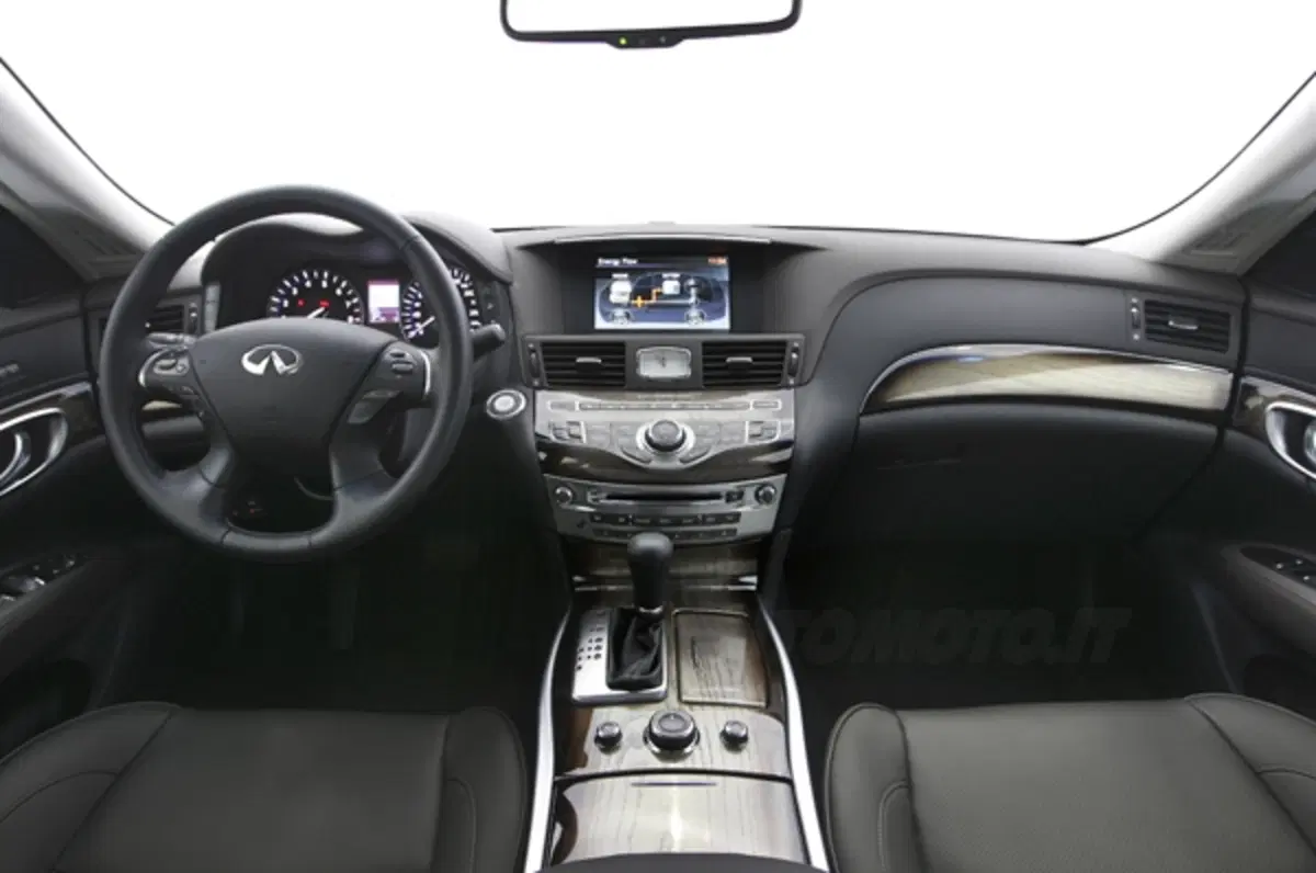 Infiniti M35h (13)