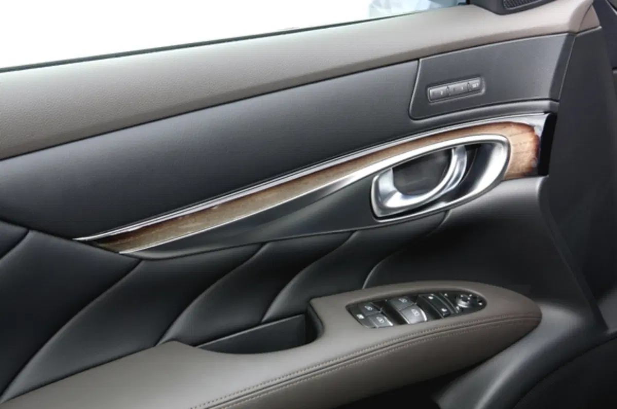 Infiniti M35h (14)