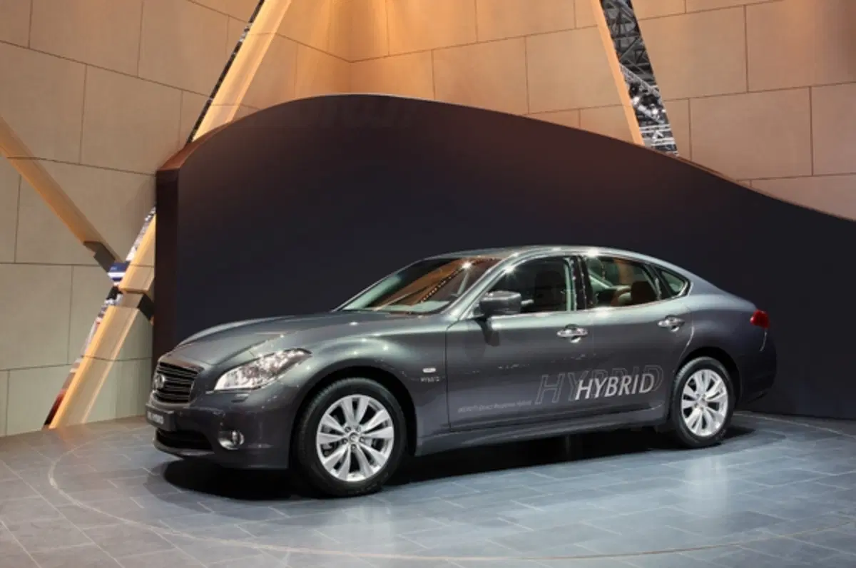 Infiniti M35h (21)
