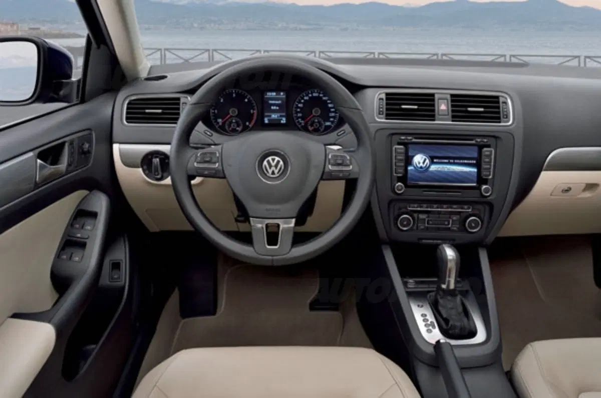 Volkswagen Jetta m.y. 2011: da 20.850 euro (15)