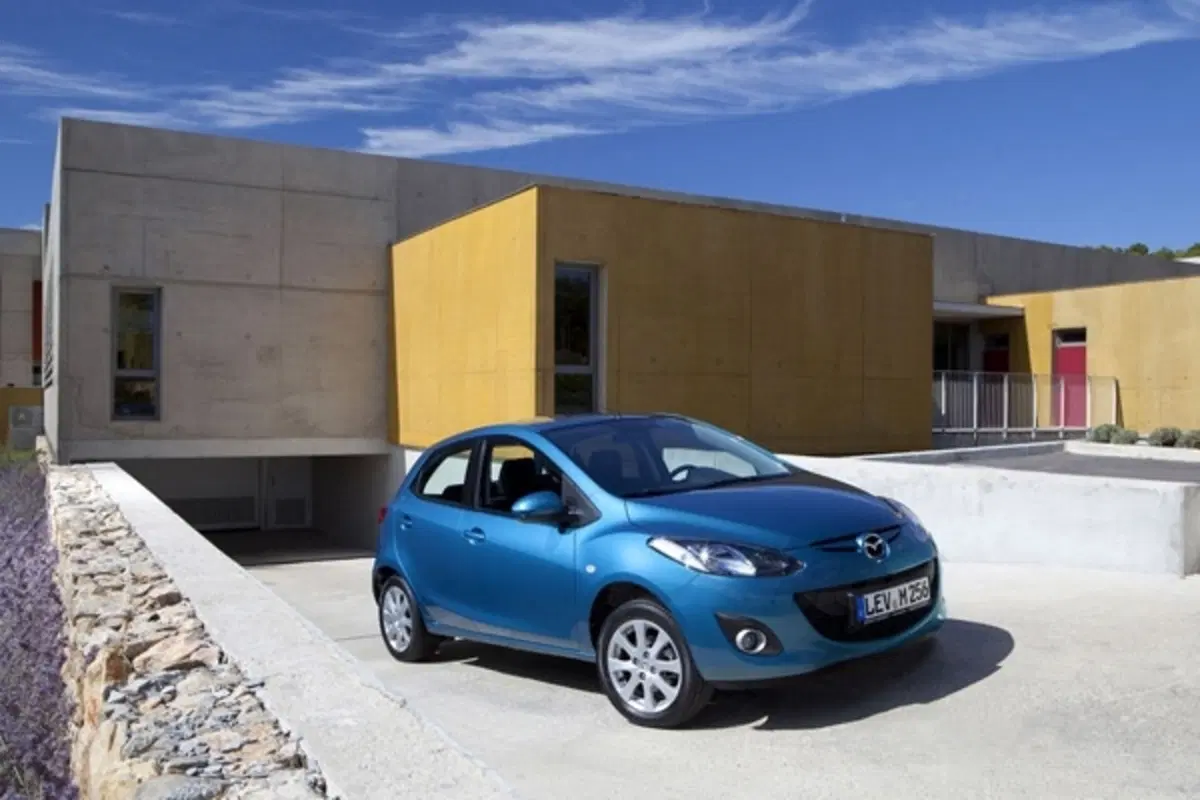 Mazda: dal 2012 una Mazda2 elettrica (5)