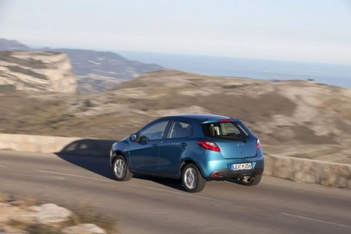 Mazda: dal 2012 una Mazda2 elettrica (7)