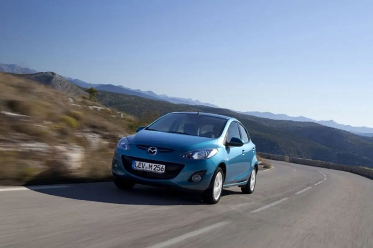 Mazda: dal 2012 una Mazda2 elettrica (8)