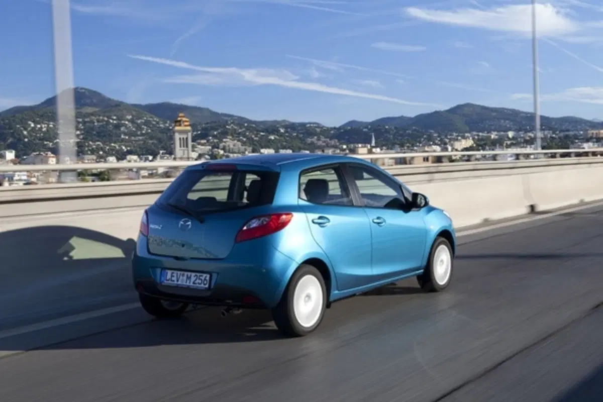 Mazda: dal 2012 una Mazda2 elettrica (9)