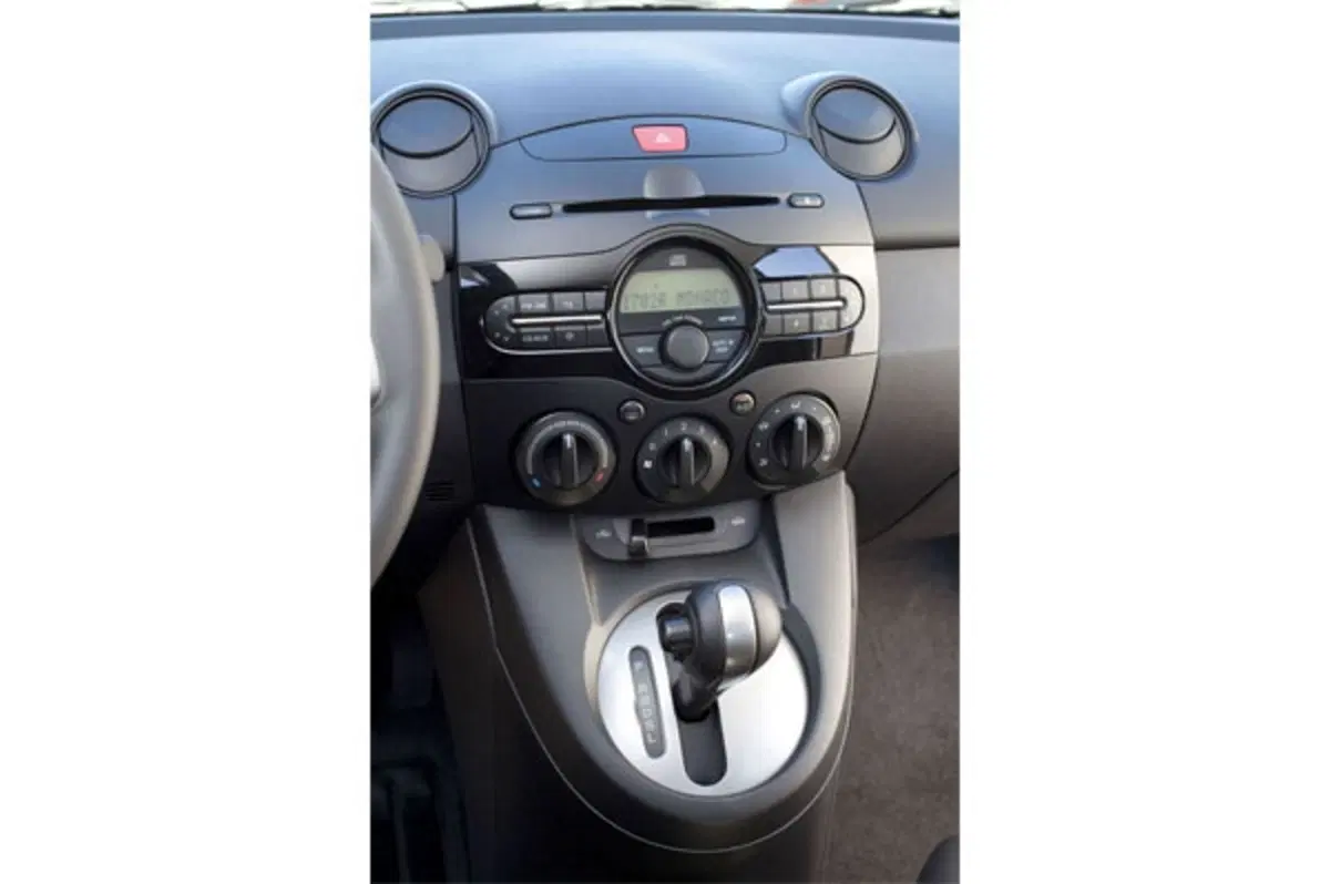Mazda: dal 2012 una Mazda2 elettrica (11)