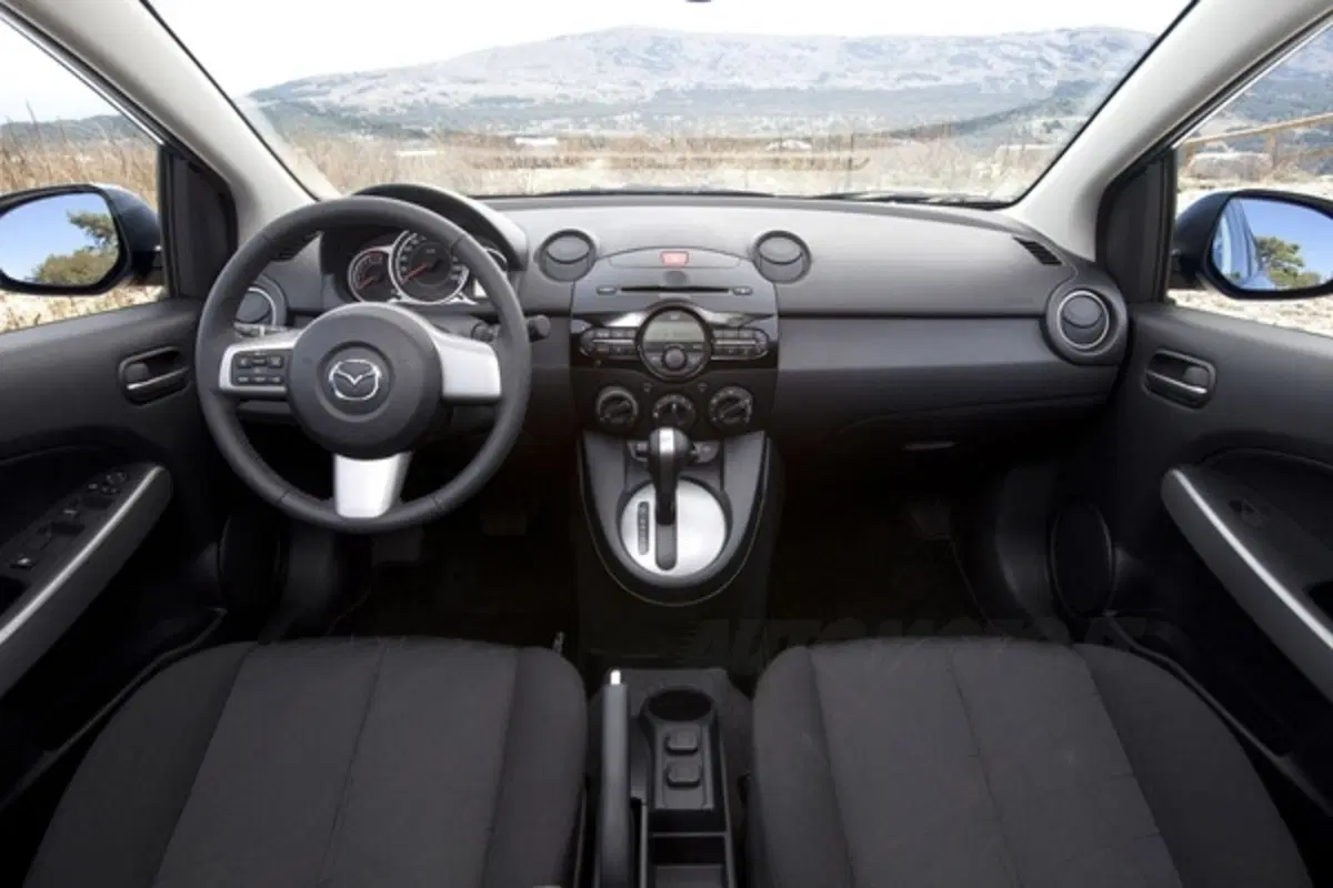 Mazda: dal 2012 una Mazda2 elettrica (13)