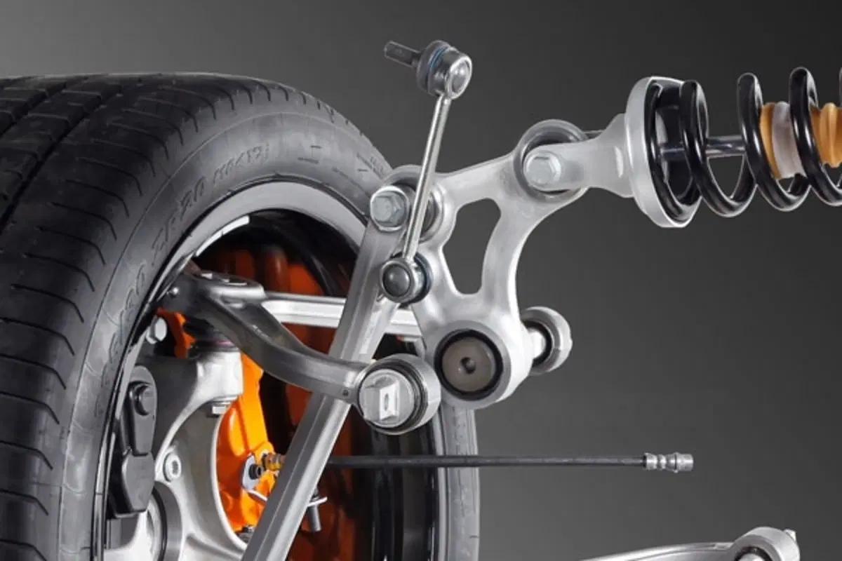 Lamborghini Aventador: sospensioni push-rod (4)