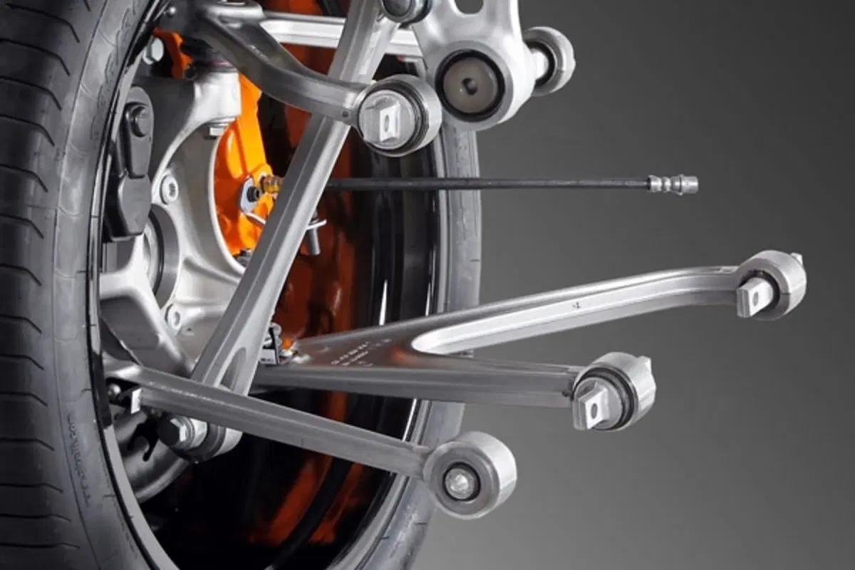 Lamborghini Aventador: sospensioni push-rod (5)