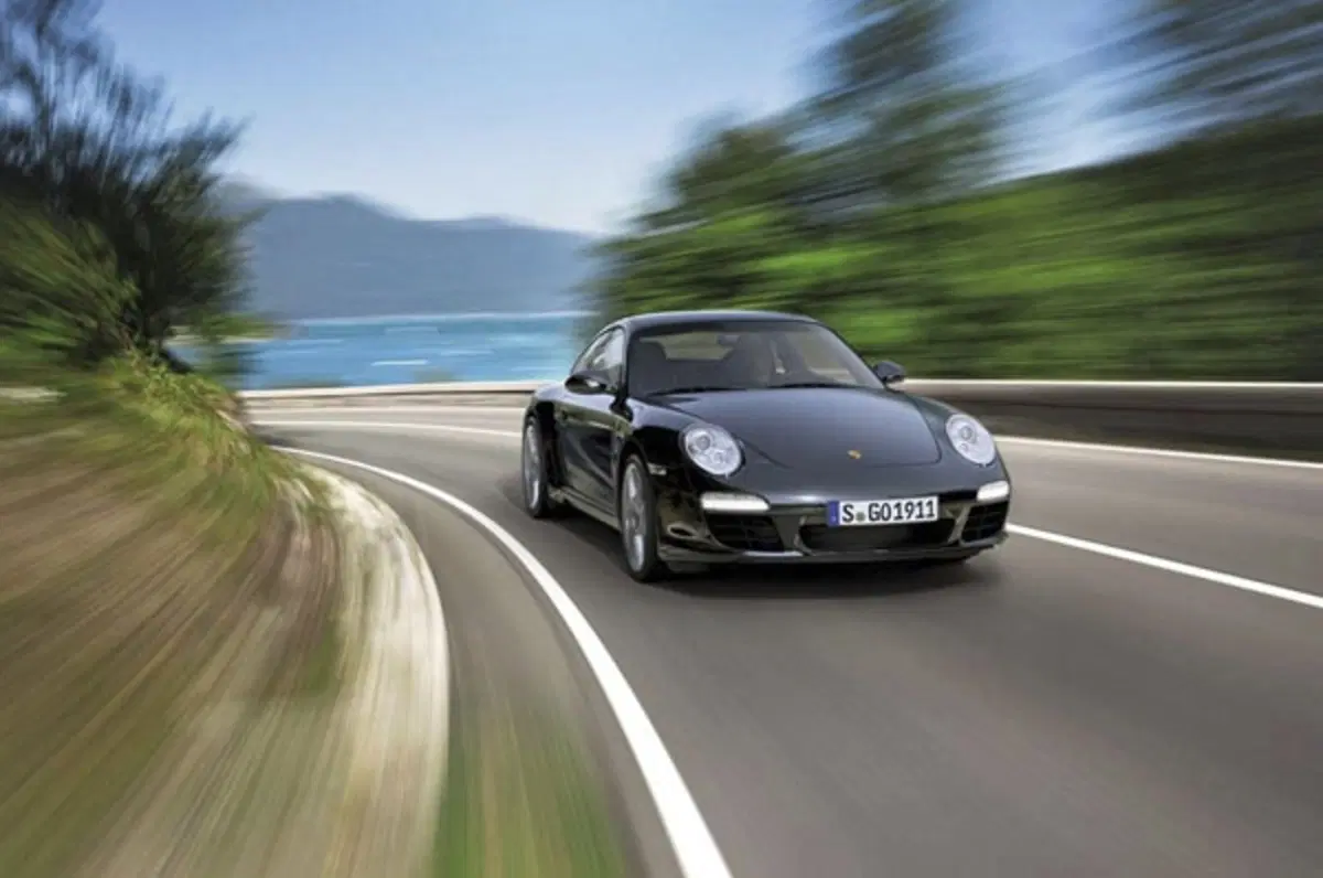 Porsche 911 Black Edition (3)