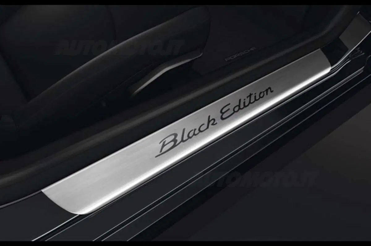 Porsche 911 Black Edition (7)