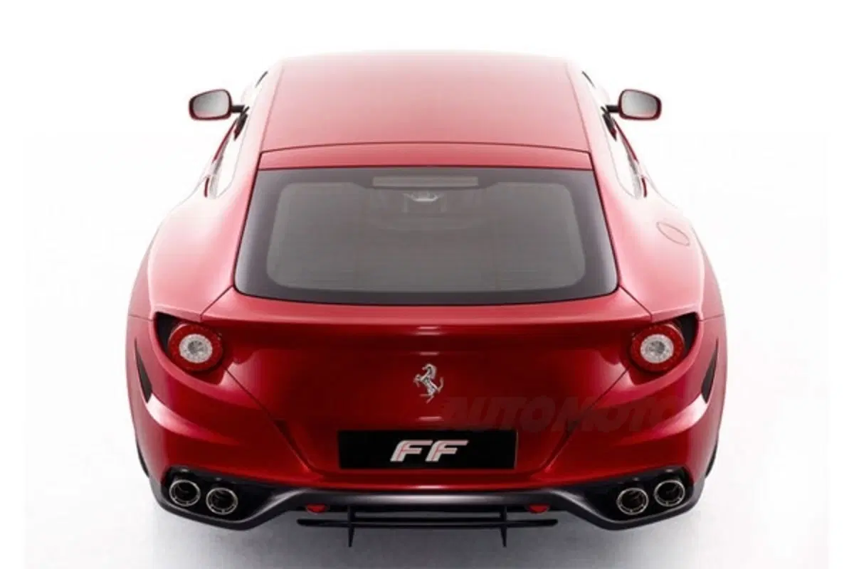 Ferrari FF: eccola in abito grigio (3)
