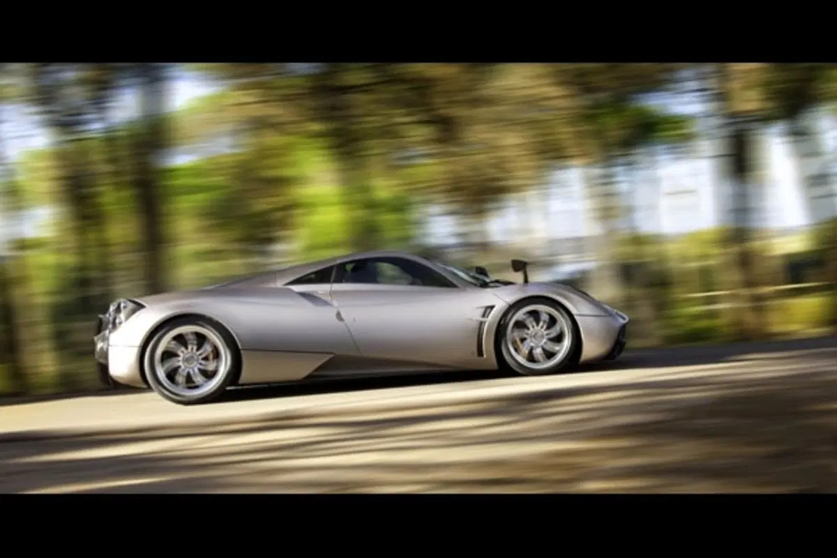 Pagani Huayra (2)