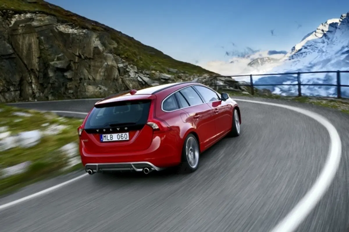 Volvo V60 ibrida plug-in: su strada nel 2012 (2)
