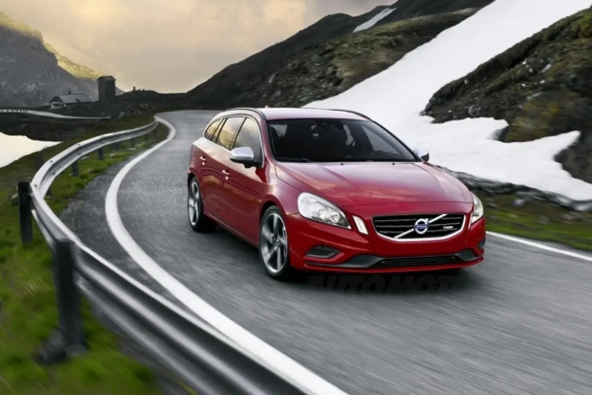 Volvo V60 ibrida plug-in: su strada nel 2012 (4)