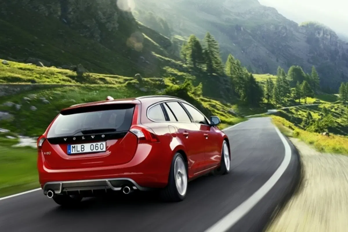 Volvo V60 ibrida plug-in: su strada nel 2012 (6)