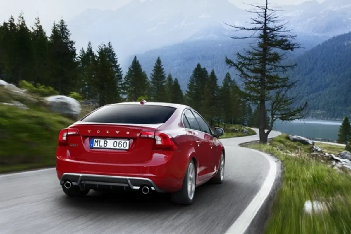 Volvo V60 ibrida plug-in: su strada nel 2012 (7)