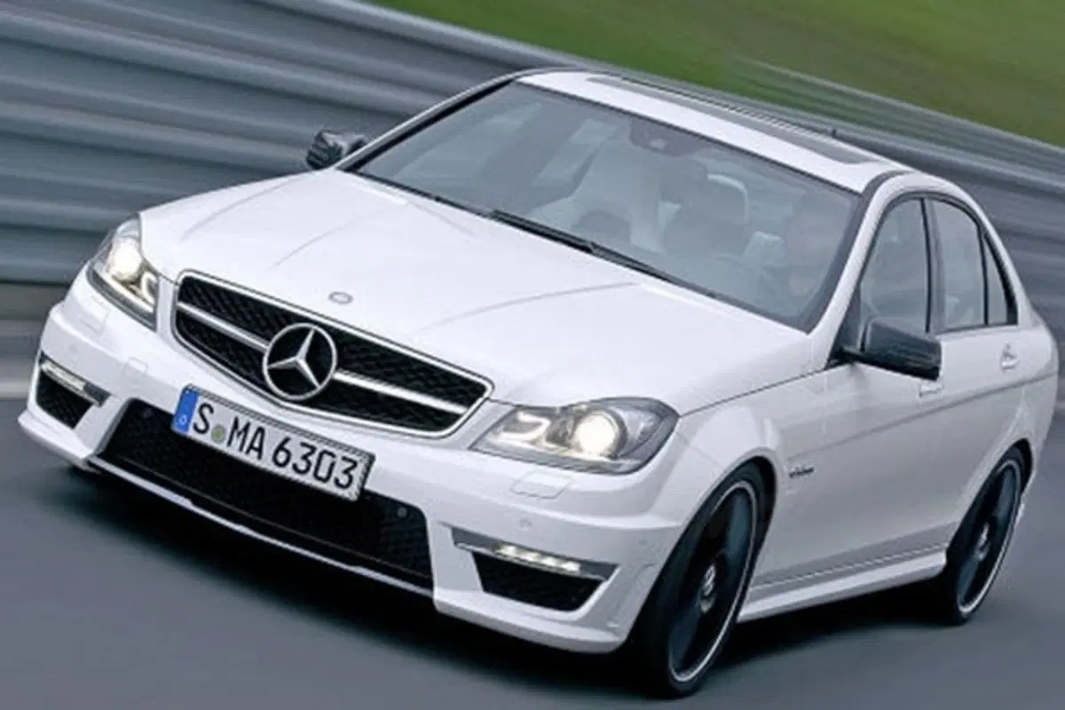 Mercedes C63 AMG restyling 2011