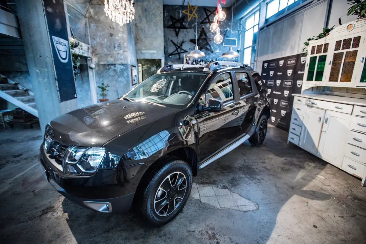 Duster Black Shadow: è gradito l’abito scuro (7)