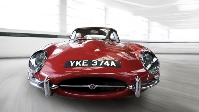 Jaguar E: a Ginevra celebra il 50&deg; anniversario
