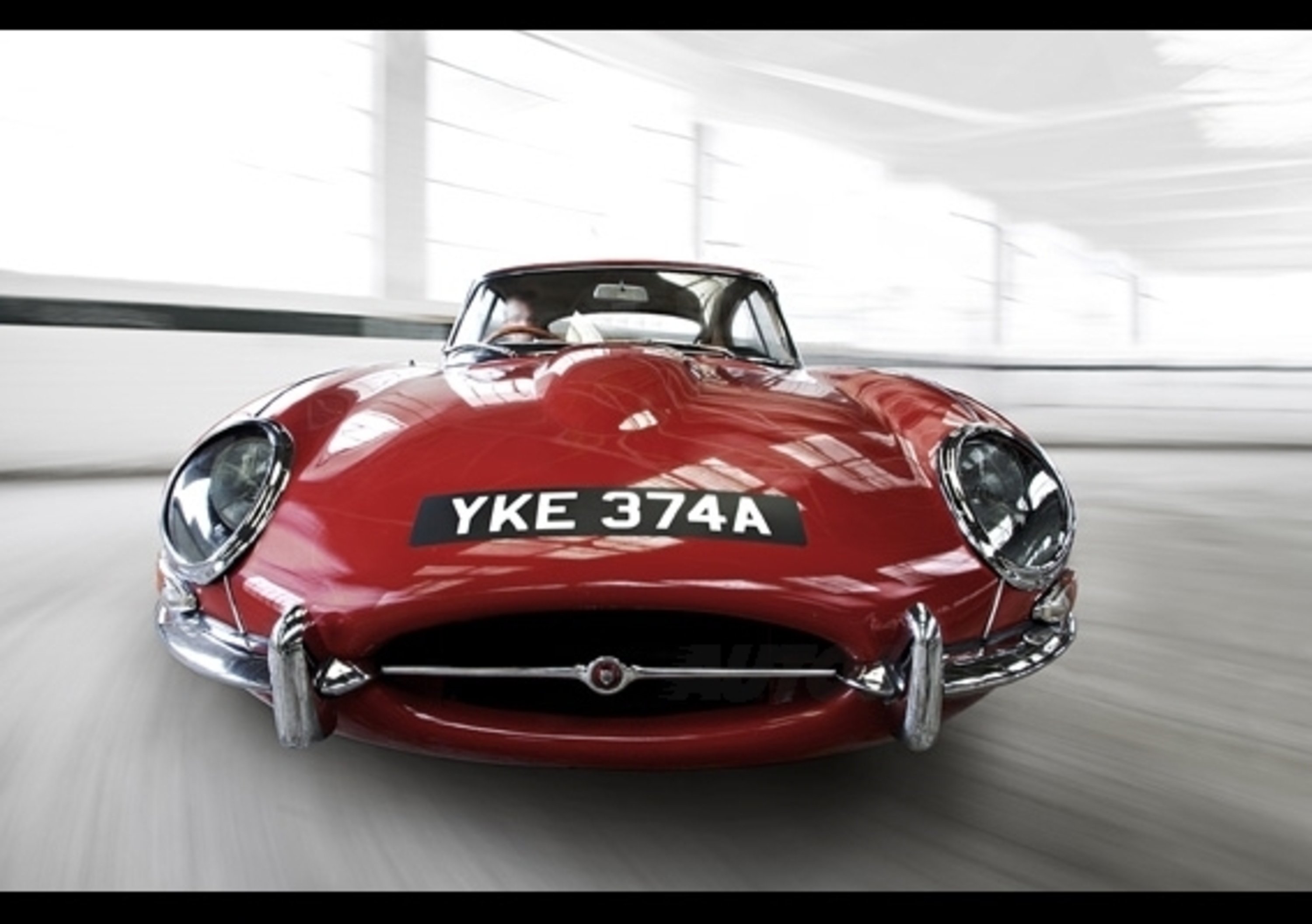 Jaguar E: a Ginevra celebra il 50&deg; anniversario