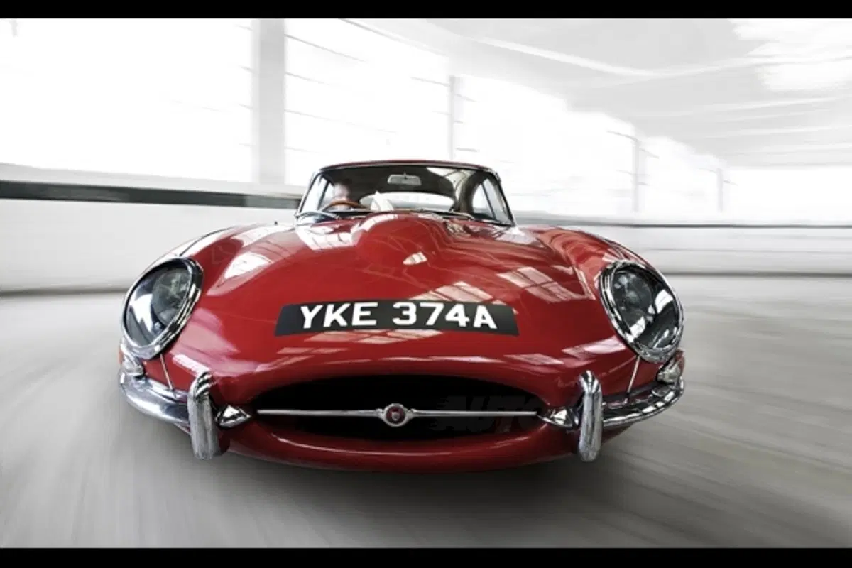 Jaguar E: a Ginevra celebra il 50° anniversario