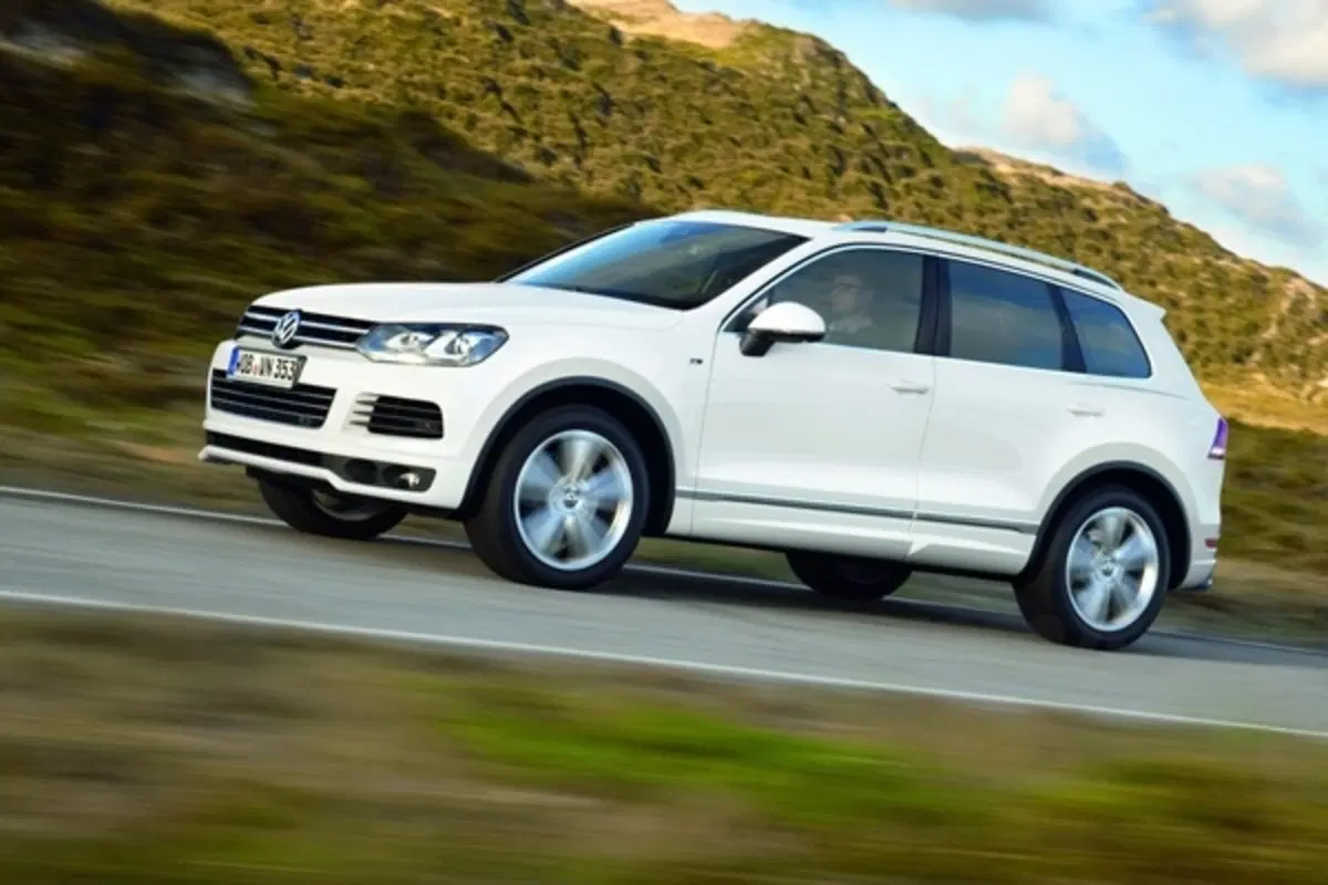 Volkswagen Touareg R Line Exterior (2)