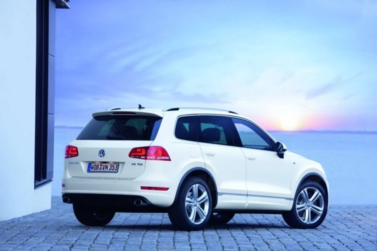 Volkswagen Touareg R Line Exterior (5)