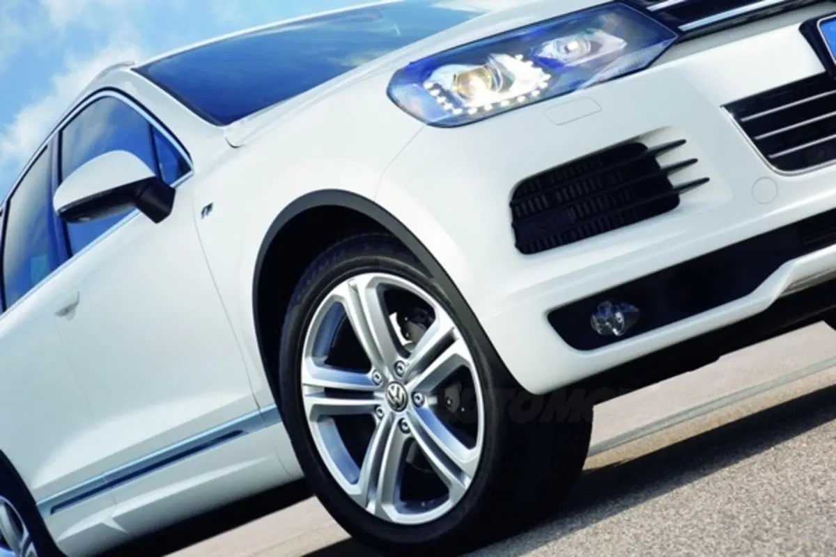 Volkswagen Touareg R Line Exterior (6)