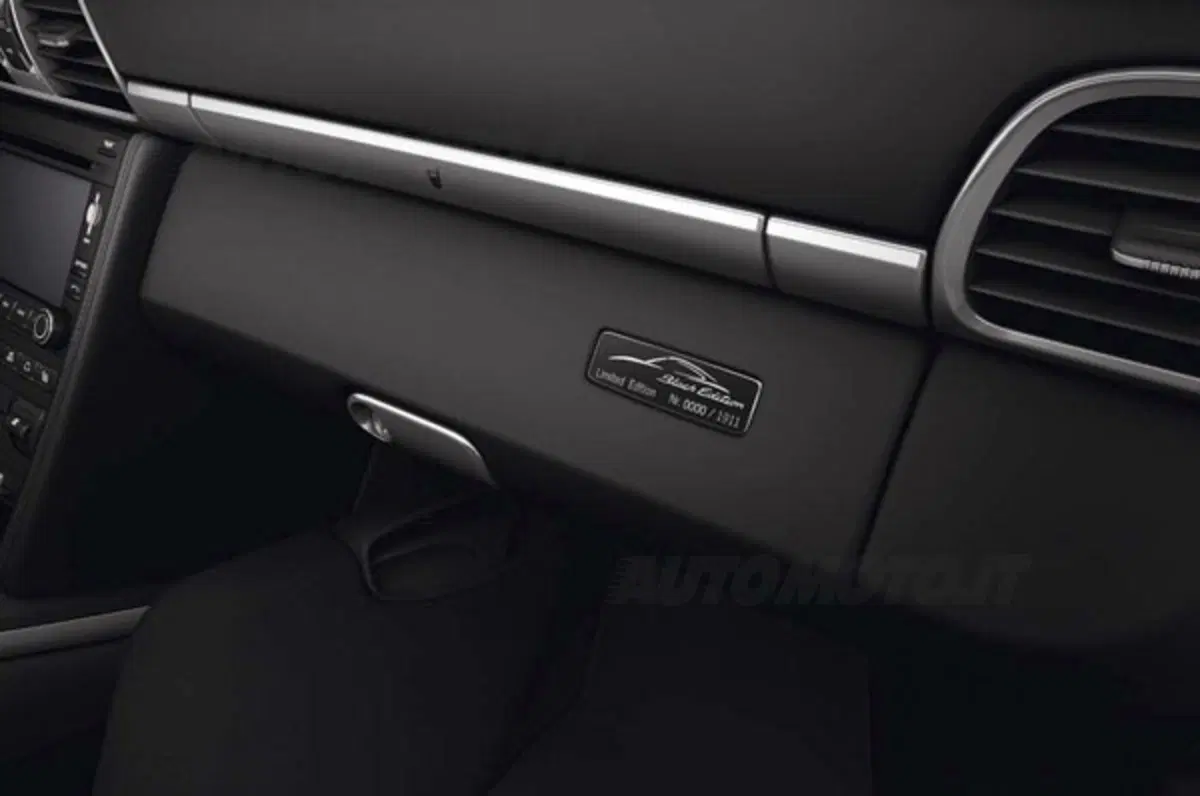 Porsche 911 Black Edition: da 87.212 euro (9)