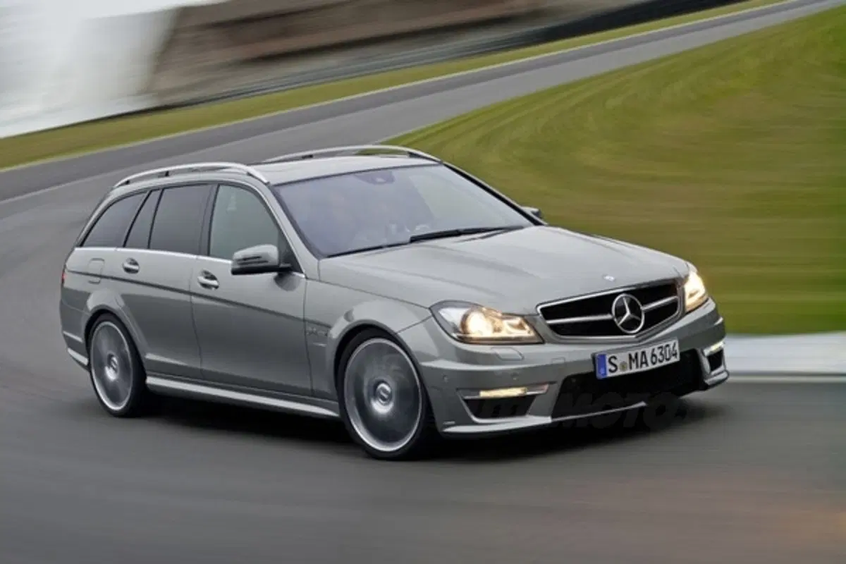 Mercedes C63 AMG restyling: le foto ufficiali (2)