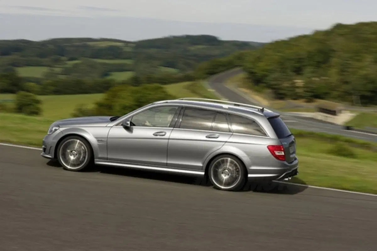 Mercedes C63 AMG restyling: le foto ufficiali (3)