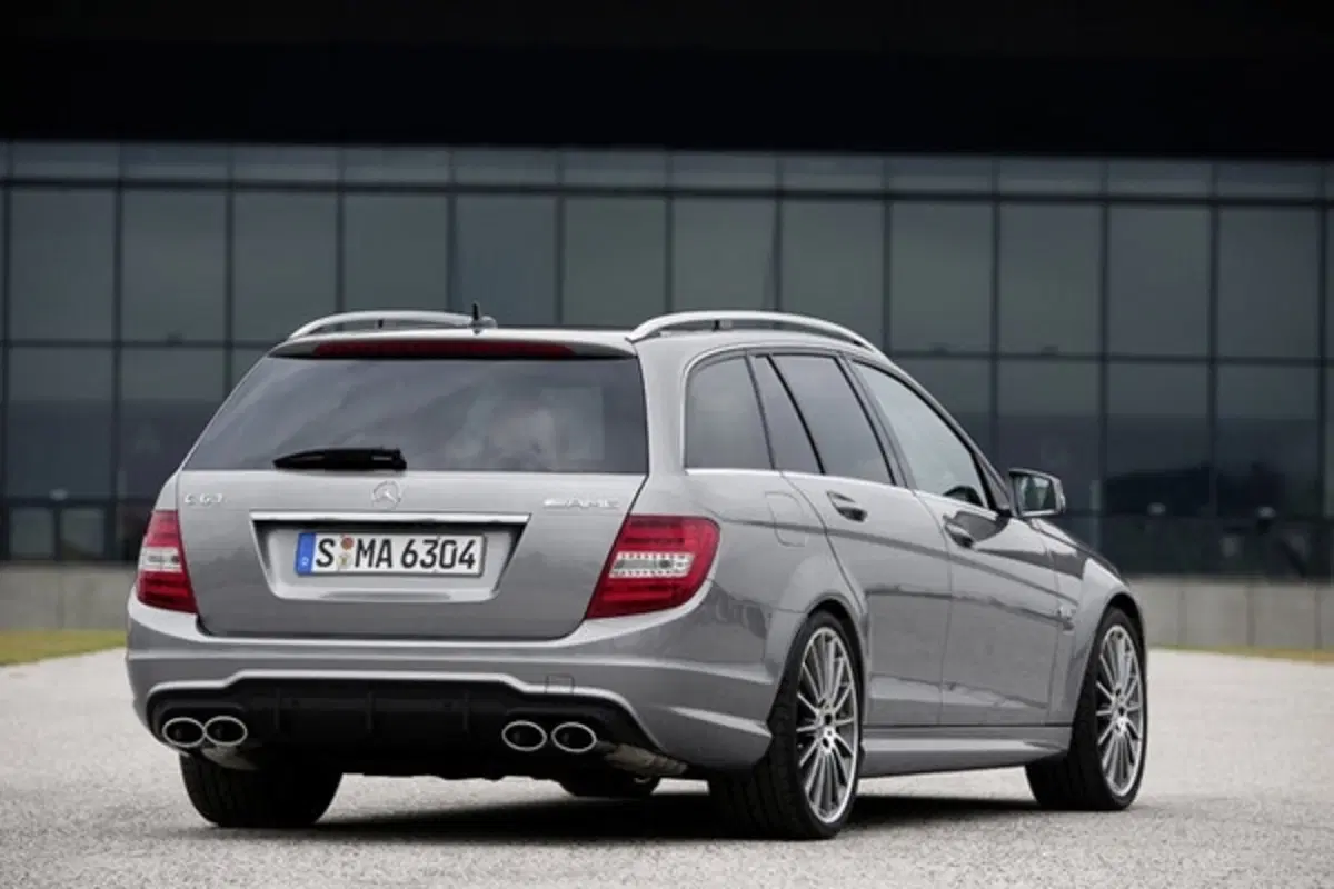 Mercedes C63 AMG restyling: le foto ufficiali (6)