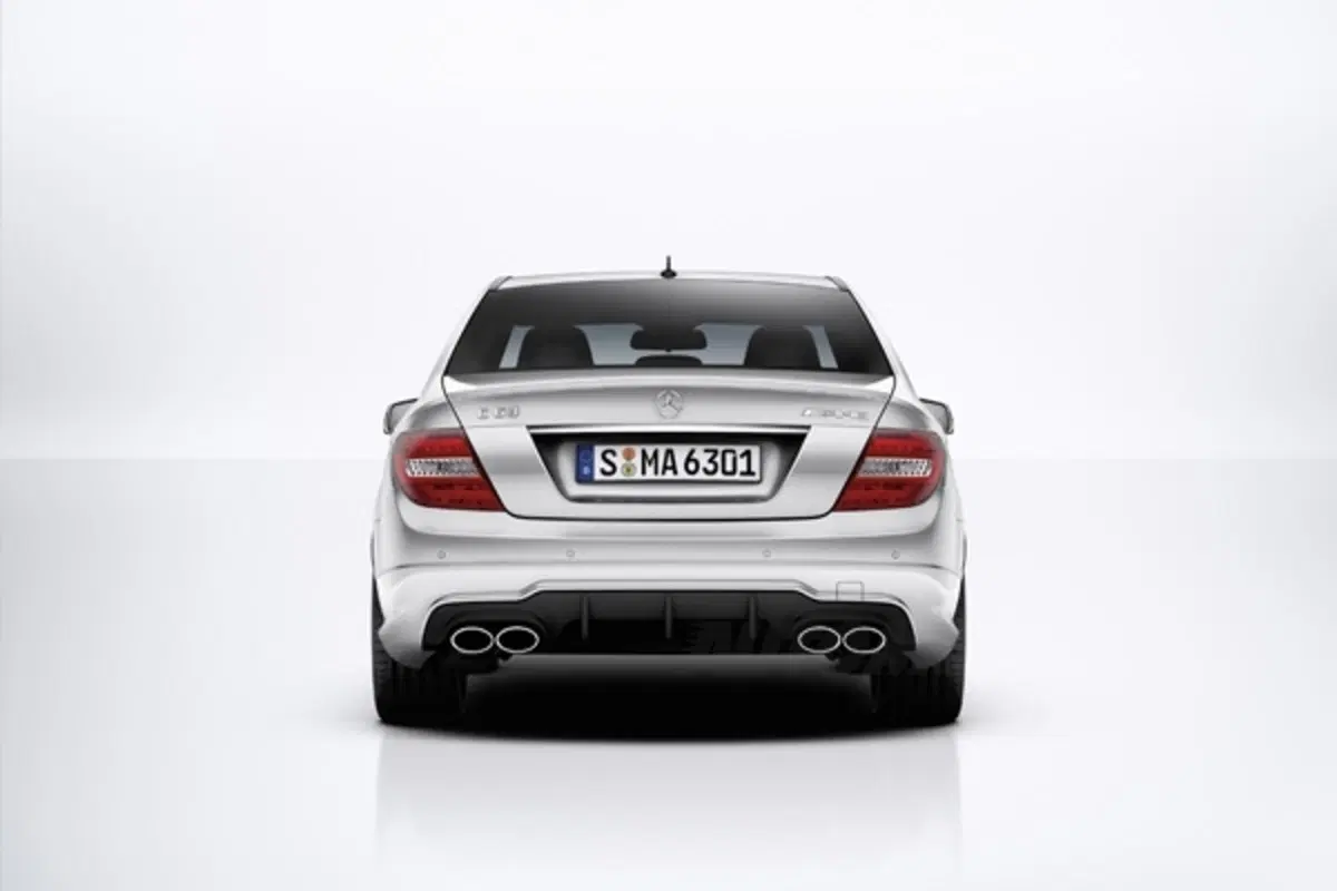 Mercedes C63 AMG restyling: le foto ufficiali (9)