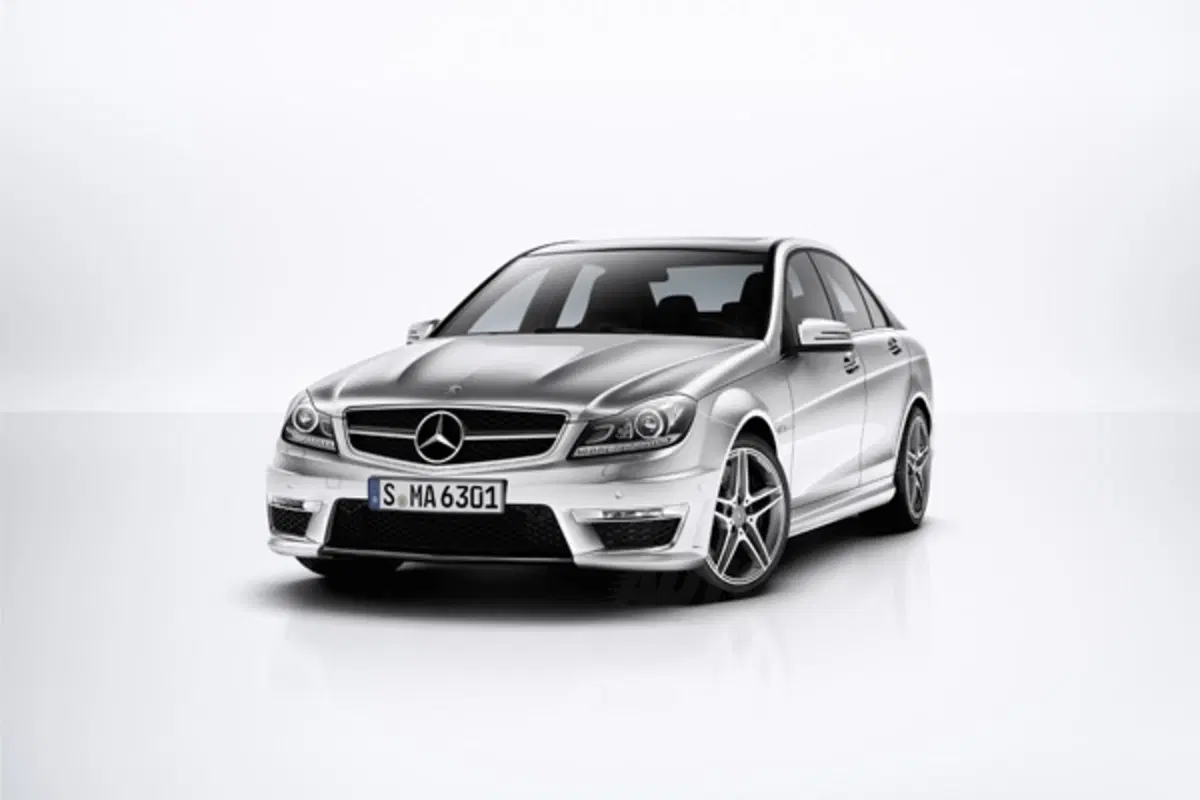 Mercedes C63 AMG restyling: le foto ufficiali (10)