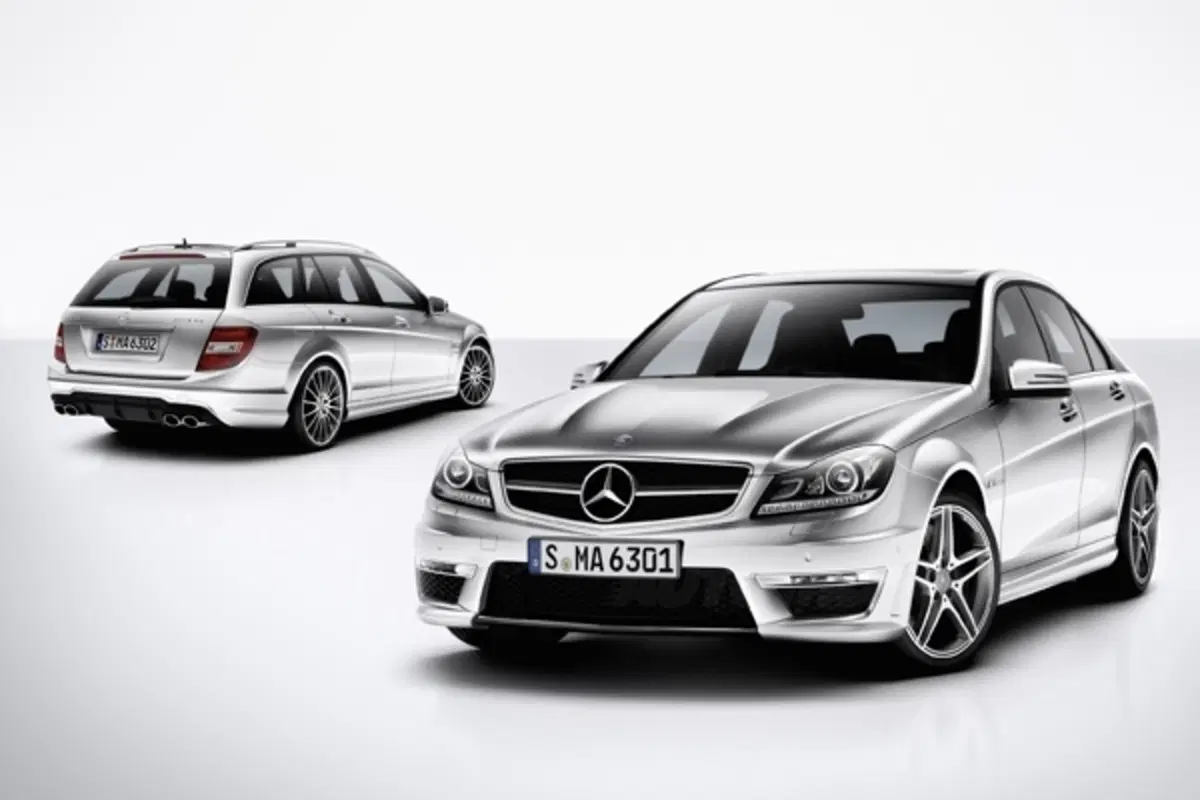 Mercedes C63 AMG restyling: le foto ufficiali (11)