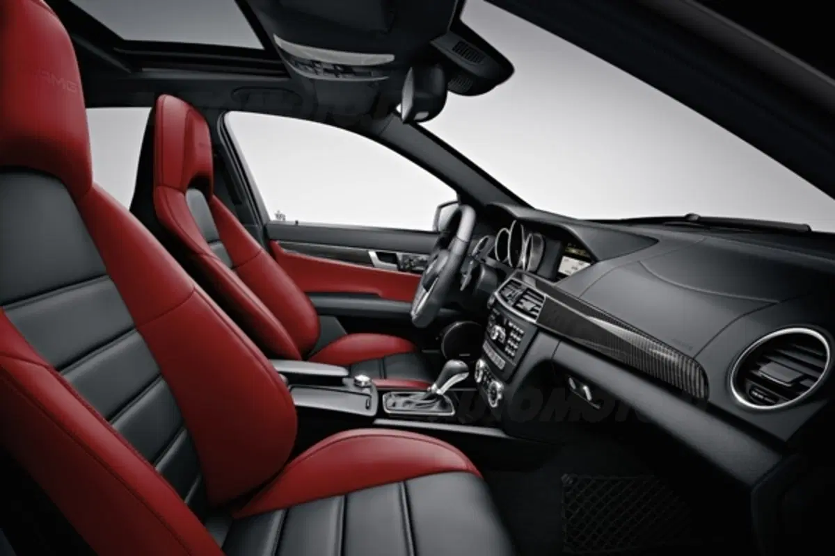 Mercedes C63 AMG restyling: le foto ufficiali (16)