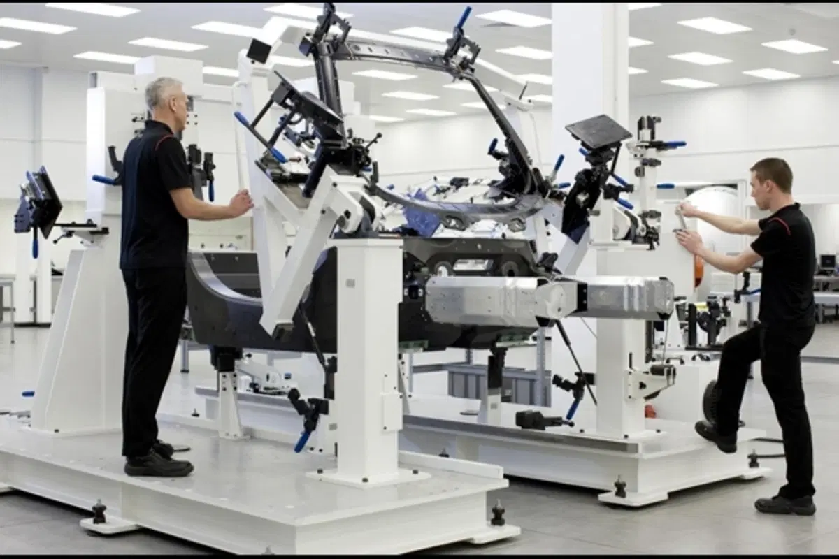 McLaren MP4-12C: è iniziata la produzione (6)