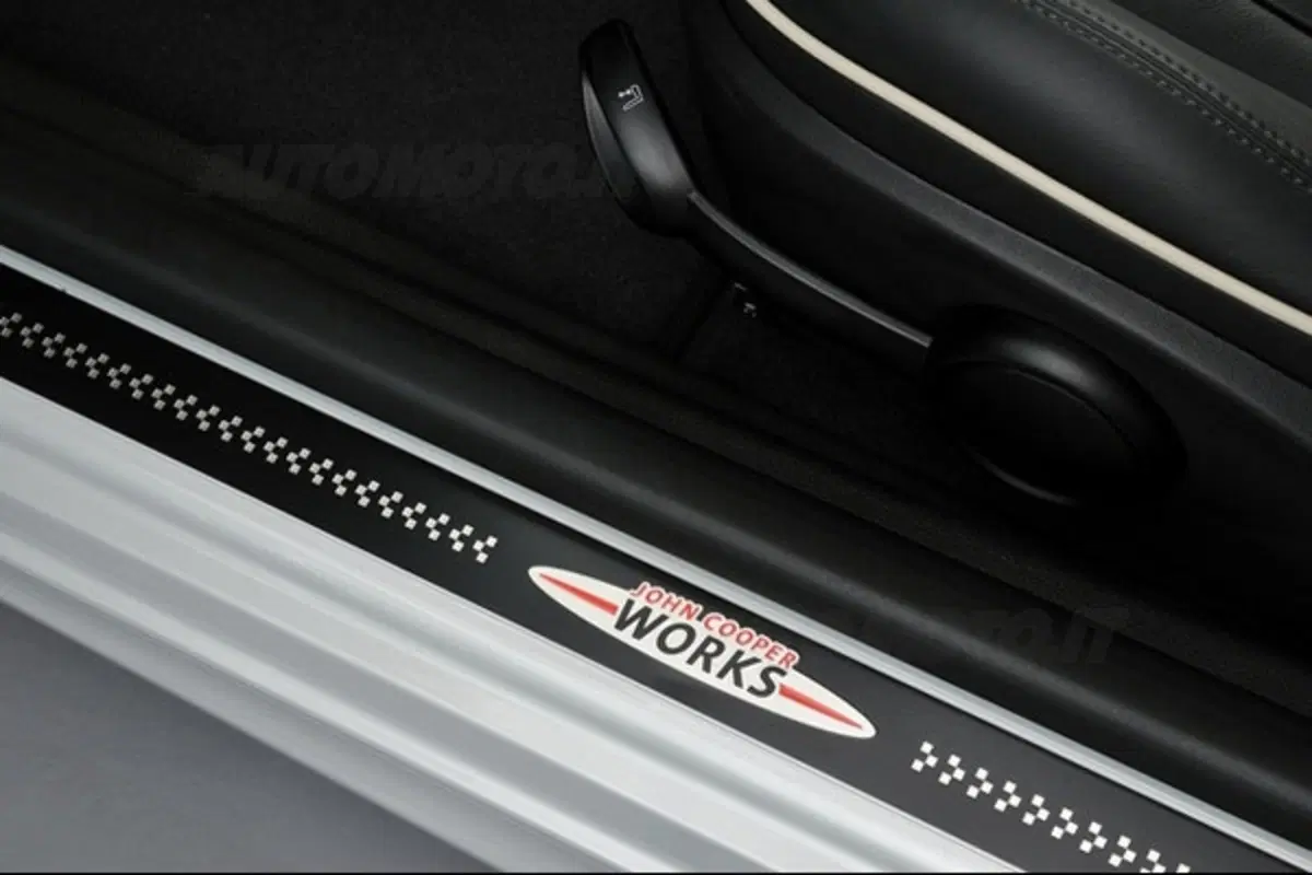 Mini e Mini Cabrio: ecco il kit JCW per tutti i motori (5)