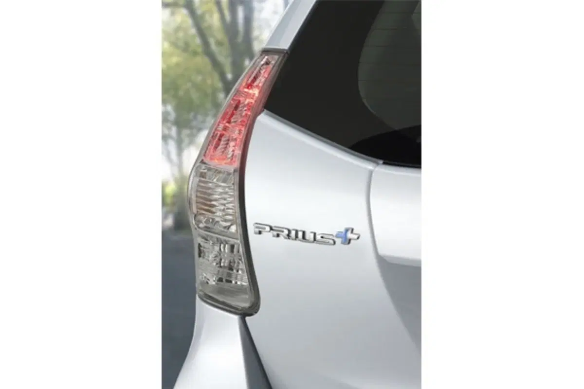 Toyota Prius+ (2)