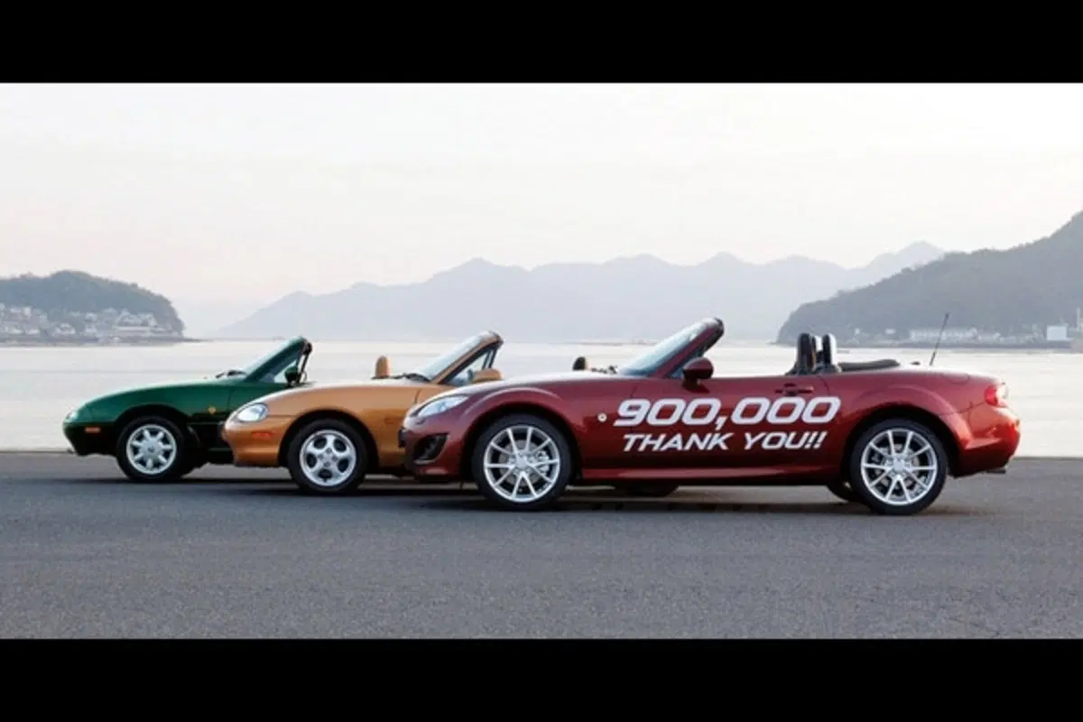 Mazda MX-5: tagliato il traguardo delle 900.000 (2)