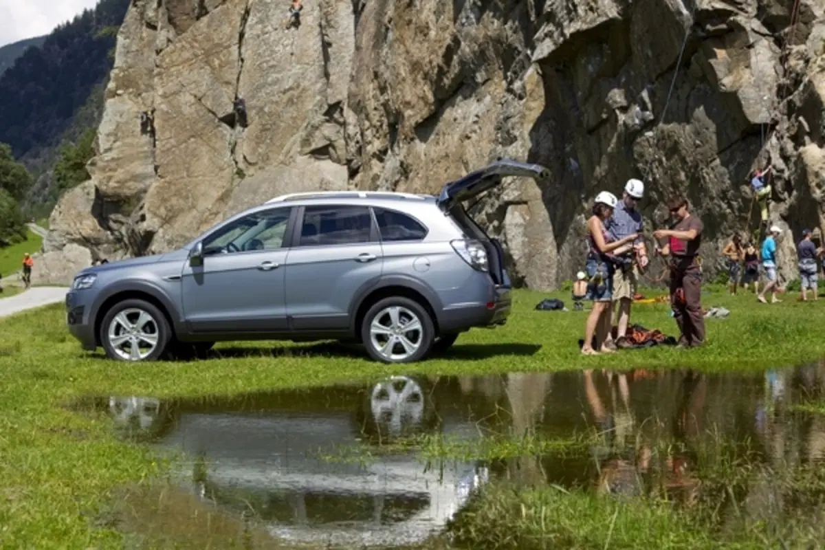 Chevrolet Captiva restyling 2011 (14)