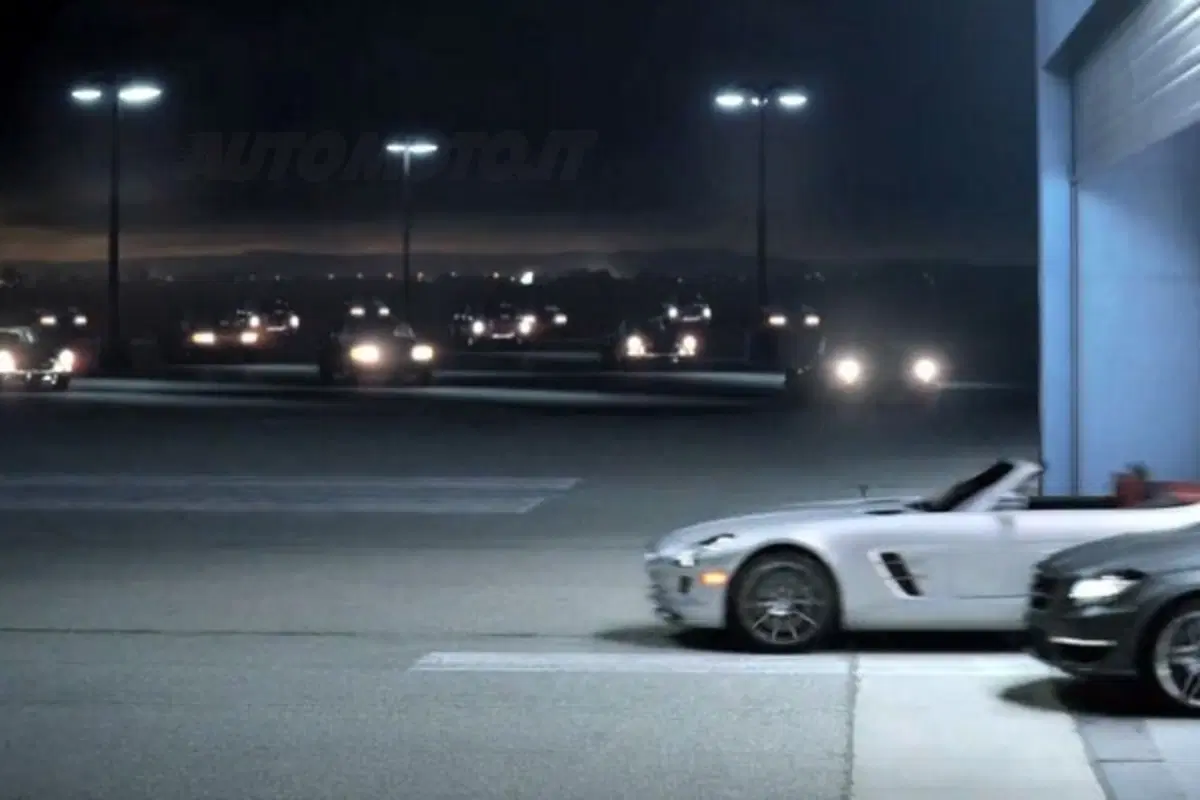 Mercedes SLS AMG Roadster - debutta al Super Bowl